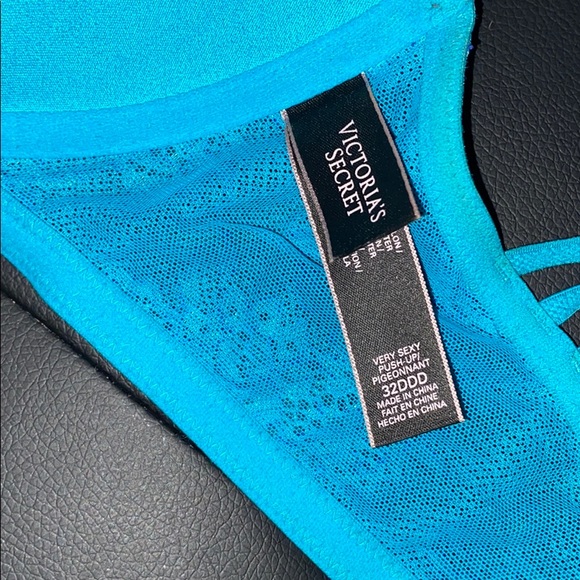 Victoria’s Secret push up bra - Picture 3 of 3